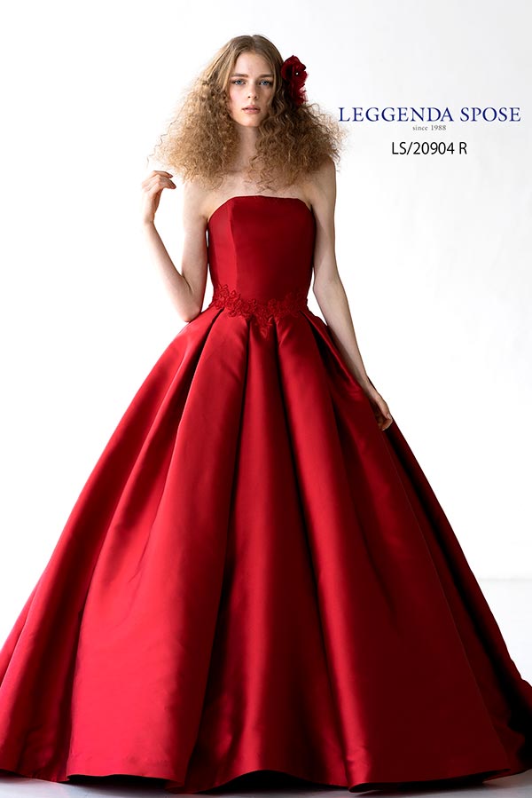情熱的なドレス 真紅のドレス ルビー ぷろぽーず 赤い ウェディングドレス magritte 岡山 結婚式
